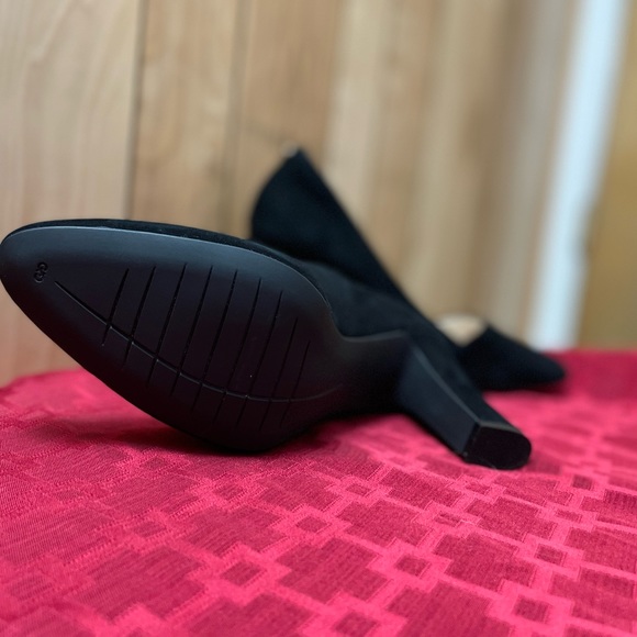 ❤️‍🔥 Cole Haan Kenzie Pump in Black Suede - Picture 11 of 11